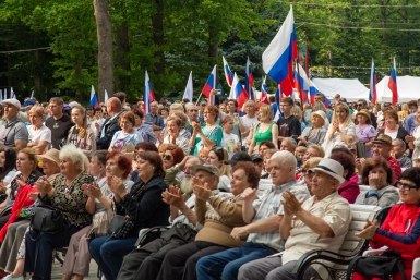 Сотни тысяч горожан вышли на улицы Ставрополя, чтобы отметить День России Администрация Ставрополя