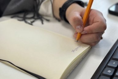 Едва ли 1 из 35 всезнаек могут написать эти 3 слова без ошибки - &quotналепят&quot лишнее ИА Stavropol.Media