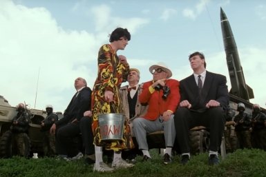 Сегодня стыдно смотреть эти 3 фильма, а вот в 1990-х они были шедеврами кадр из фильма &quotШирли-мырли&quot (18+)