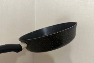 Два пакетика заливаю кипятком, и сковорода как новая: от жира и нагара не остается и следа ИА Stavropol.Media