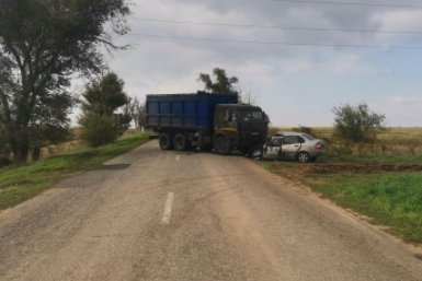 КАМАЗ въехал в легковушку на Ставрополье Госавтоинспекция Ставрополья