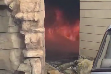 Появилось видео тушения в придорожного кафе после хлопка газа на Ставрополье