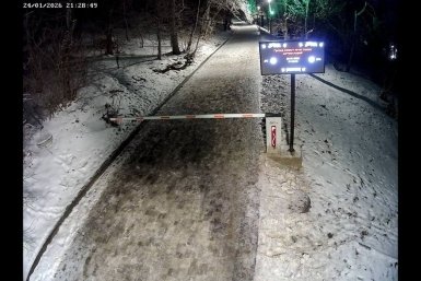 Терренкуры перекрыли из-за наледи на деревьях в Железноводске Соцсети главы Железноводска Евгения Бакулина