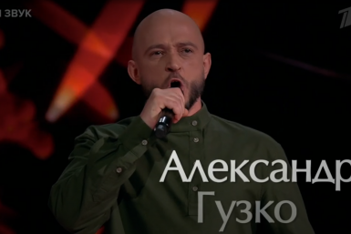 Учитель музыки из Ставрополя прошёл слепые прослушивания в шоу &quotГолос&quot Скриншот эфира программы &quotГолос&quot (12+) на Первом канале