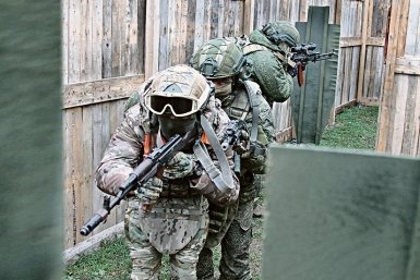 Идет боевая учеба Александр Григорьев
