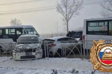 Пассажирка пострадала в ДТП с двумя машинами и двумя маршрутками в Ставрополе пресс-служба Госавтоинспекции Ставрополья