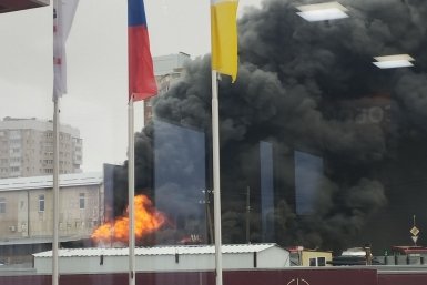 Сильный пожар вспыхнул в Ставрополе очевидцы