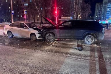 Два автомобиля столкнулись в вечерний час пик на 50 лет ВЛКСМ в Ставрополе Госавтоинспекция Ставрополья