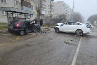 Один человек погиб, двое пострадали при столкновении машин в Георгиевске Госавтоинспекция Ставрополья