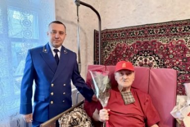 Прокурор Петровского района поздравил ветерана ВОВ с 99-летием Прокуратура Ставропольского края