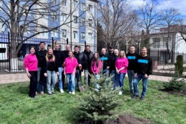 Экоподарок для ставропольцев: Т2 высадила в центре города аллею из голубых елей 