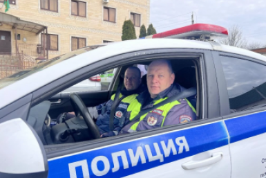 Девочку, которая проглотила монету, экстренно доставили в больницу сотрудники ГАИ Ставрополья Госавтоинспекция Ставрополья