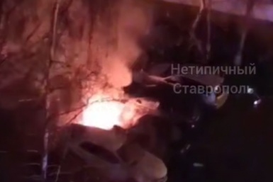 В Ставрополе человек пострадал в сгоревшем автомобиле на проспекте Юности Телеграм-канал &quotНетипичный Ставрополь&quot (18+)
