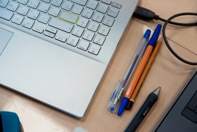 Трудимся меньше: сокращенный рабочий день начался в России