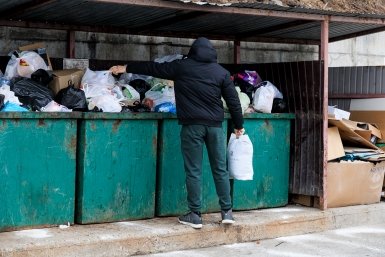 Разбили чашку - приготовьте 3000 рублей: россиянам напомнили о штрафе за мусор