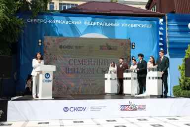 Три студенческие пары заключили брак в День семьи, любви и верности в Ставрополе пресс-служба СКФУ