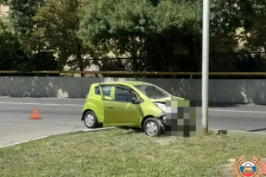 Chevrolet врезался в опору ЛЭП в Ставрополе, пострадали женщина и подросток Госавтоинспекция Ставрополья