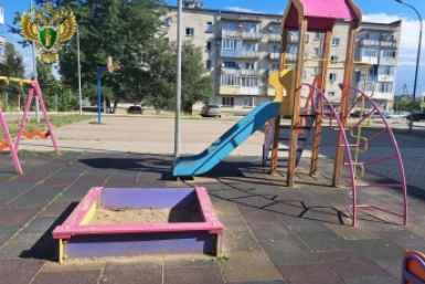 После травмирования 9-летнего мальчика в Георгиевске на детской площадке прокуратура организовала проверку Прокуратура Ставропольского края