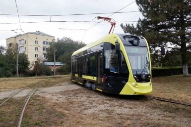Низкопольный вагон из Санкт-Петербурга приехал на тесты на месяц в Пятигорск &quotТранспортные системы&quot