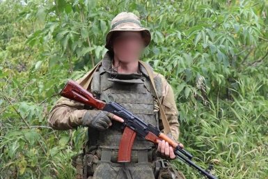 Ни в огне не горит, ни в воде не тонет: "Омон" эвакуировал товарищей с поля боя