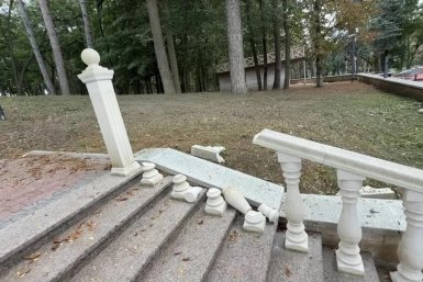 Вандалы разгромили благоустройство Старого озера и Комсомольского парка Кисловодска пресс-служба администрации Кисловодска