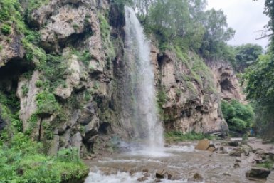 В День ходьбы жителей Кисловодска пригласили в поход к Медовым водопадам
