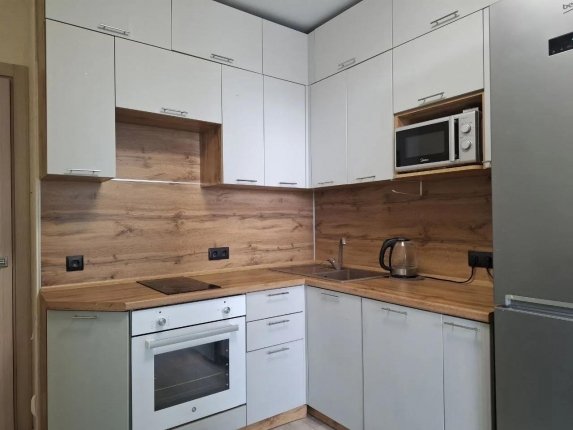 Всего 3 капли — и кухонные шкафы сверкают: без жирного налета, отпечатков и пыли