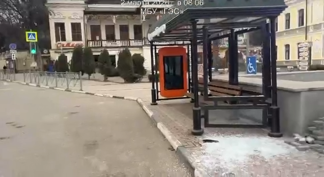 Новый остановочный павильон разбили в Кисловодске