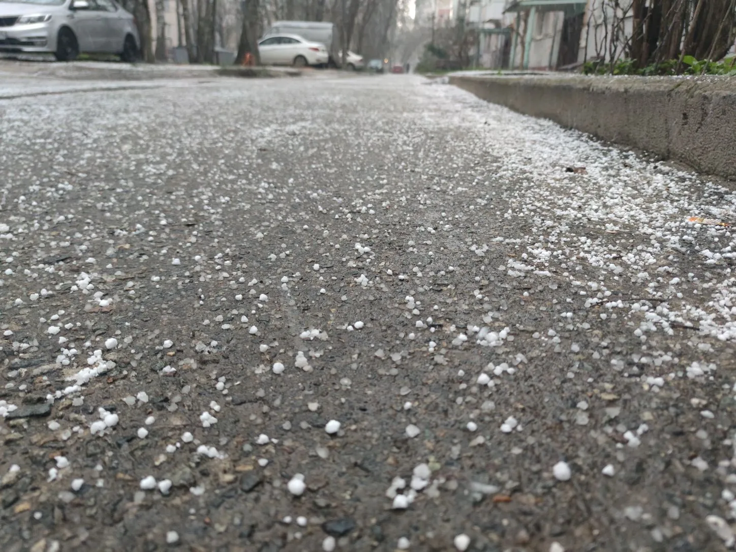 Град внезапно обрушился на Ставрополь днём 9 апреля