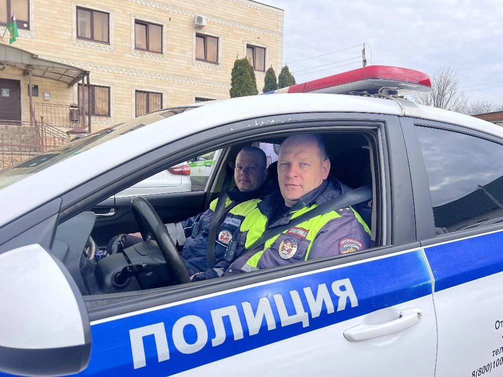 Девочку, которая проглотила монету, экстренно доставили в больницу сотрудники ГАИ Ставрополья Госавтоинспекция Ставрополья