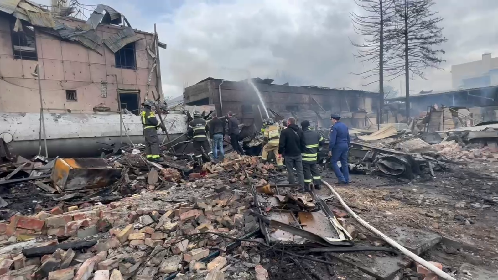 Открытое горение ликвидировали на заправке в Пятигорске после взрыва Соцсети мэра Пятигорска Дмитрия Ворошилова