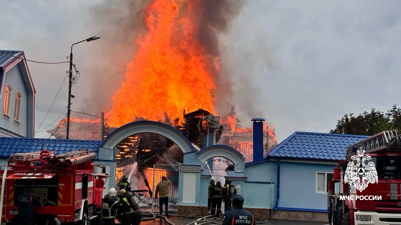 Площадь пожара в Никольском храме в Ессентуках достигла 300 квадратов МЧС Ставрополья