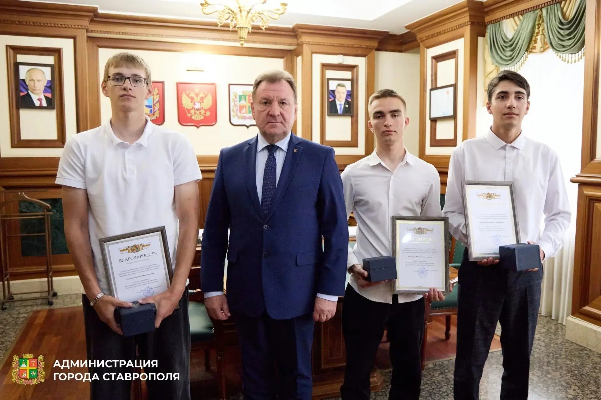 Глава Ставрополя встретился со студентами-матросами, спасшими двух детей на Комсомольском пруду пресс-служба администрации Ставрополя
