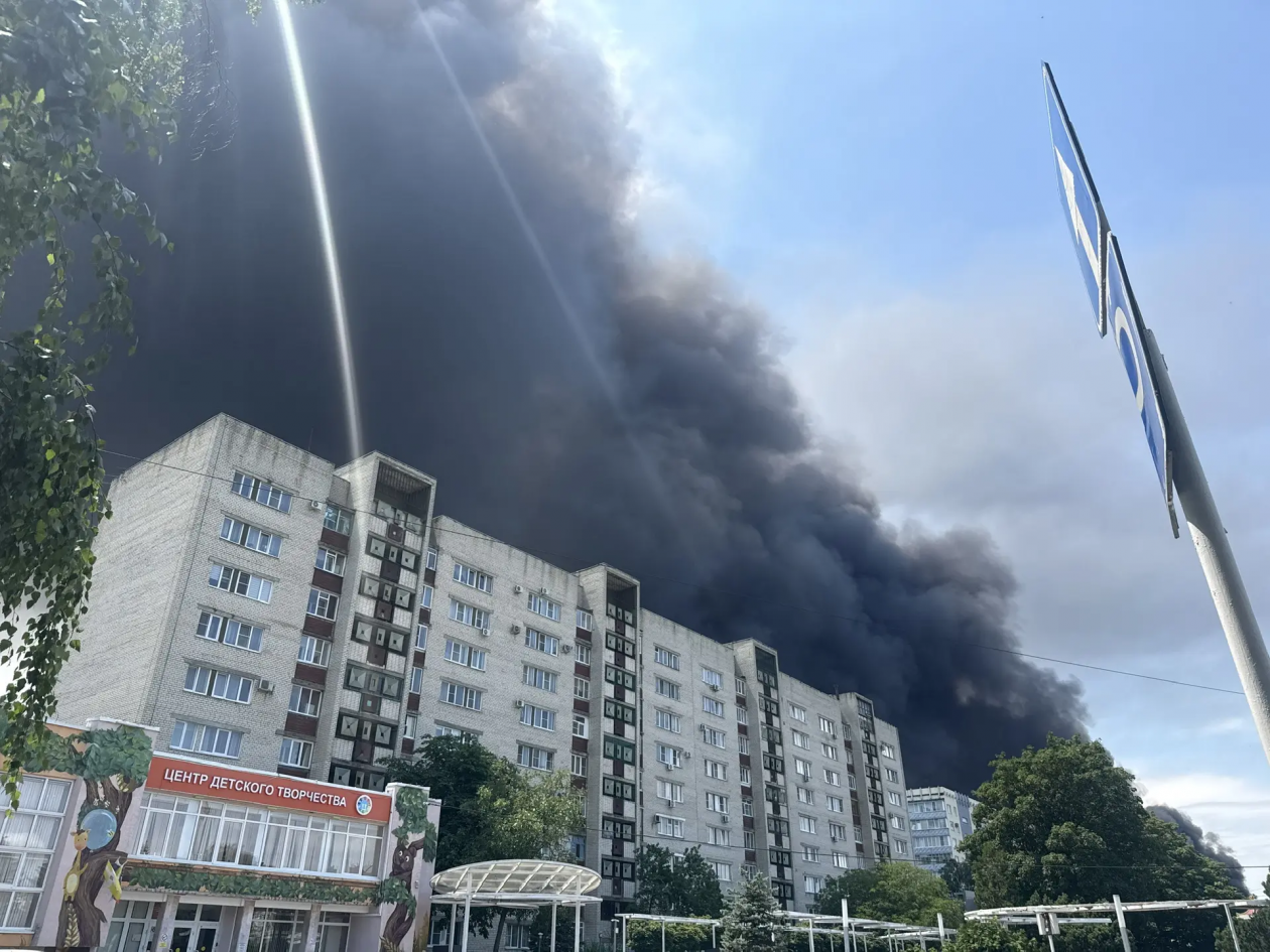 Пострадавший от мощного пожара индустриальный парк в Ставрополе готовится к суду Архивное фото с места пожара ИА Stavropol.Media