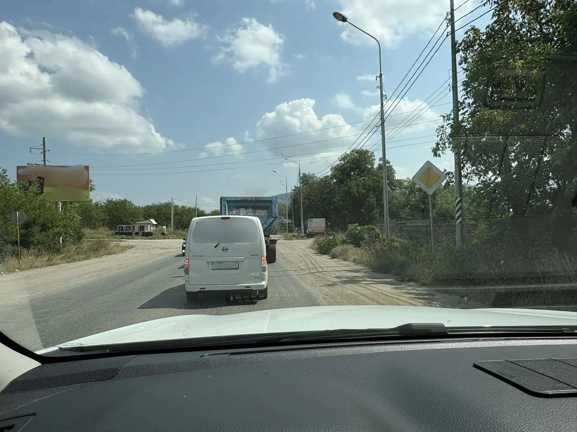 Расширить дорогу для очередей на заправку за бензином могут в Пятигорске соцсети Дмитрия Ворошилова