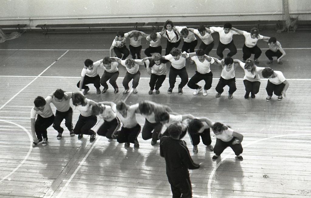Урок физкультуры в ставропольском строительном техникуме, 1987 год.
