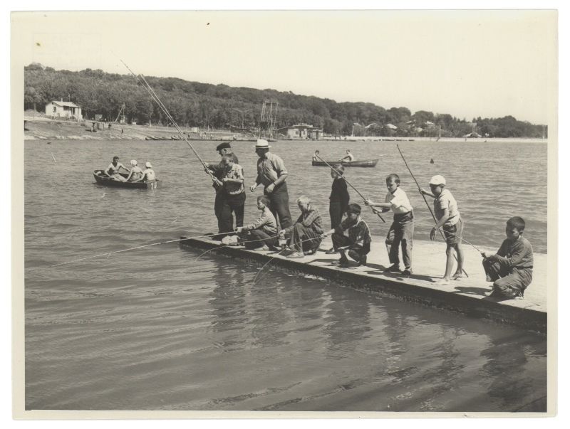 Рыбаки на Комсомольском пруду в Ставрополе. 1960-е гг