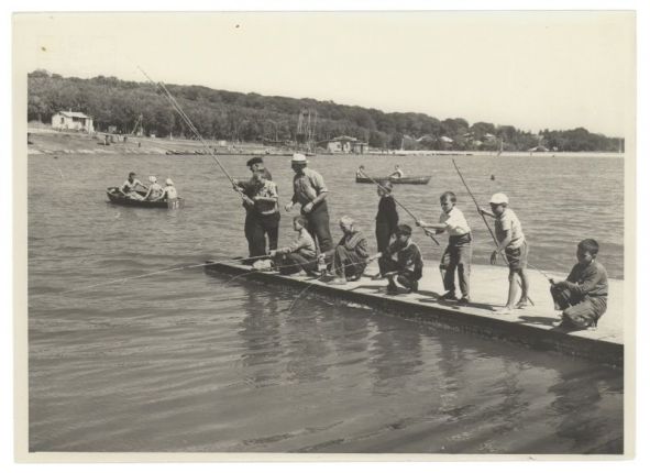 Рыбаки на Комсомольском пруду в Ставрополе. 1960-е гг